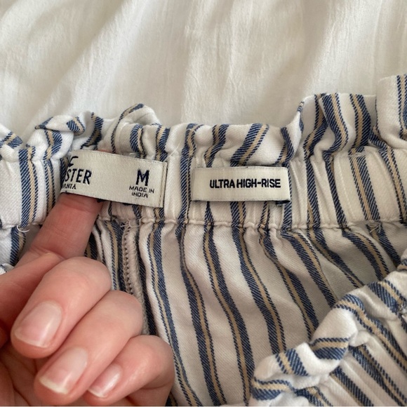 Hollister white and blue stripe paper bag shorts (lined w/ pockets) size Medium - Picture 5 of 13